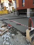 Betonové vjezdy strojně hlazené s povrchovou úpravou-striáž